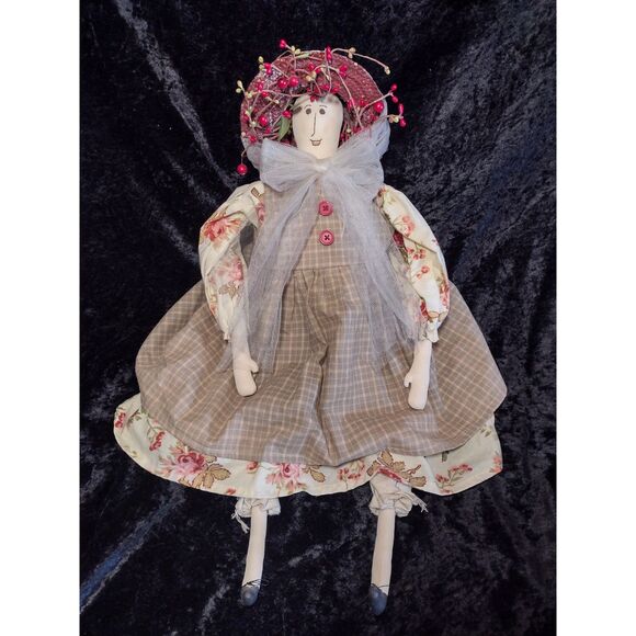 Vintage Primitive Folk Art Beekeeper Tender Heart Treasures Honey Bee Doll 2001 - Picture 1 of 11